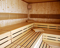 Sauna mit Holzbänken